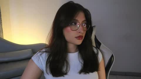 Lauren            online show from 05/15/26, 02:35