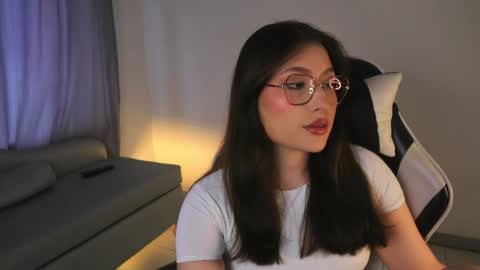 Lauren            online show from 05/25/26, 12:55