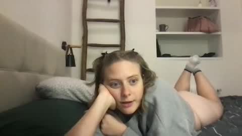 daisy_lately online show from 11/18/25, 02:54