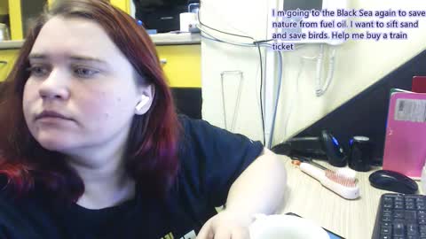 Snapshot of daisy_low chatting on 12/14/25, 06:52 Alexandra online show from 12/14/25, 06:52