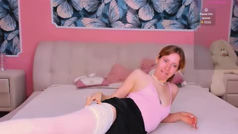 Daisy Swanson online show from 10/21/25, 05:13