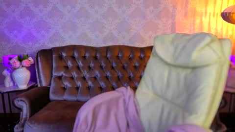 daisydelight_ online show from 11/13/25, 08:52