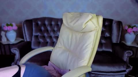 daisydelight_ online show from 11/27/25, 08:33