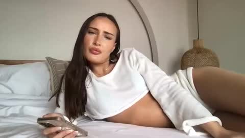 Snapshot of daisyfayer chatting on 09/19/25, 02:02 Daisy online show from 09/19/25, 02:02