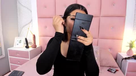 Snapshot of daisysnugs chatting on 12/19/25, 11:50 Mariana online show from 12/19/25, 11:50