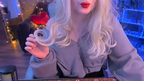 Snapshot of daisyvale chatting on 02/18/26, 01:40 Daisy online show from 02/18/26, 01:40