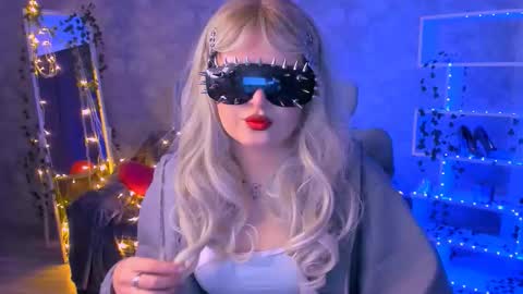 Snapshot of daisyvale chatting on 02/20/26, 01:22 Daisy online show from 02/20/26, 01:22