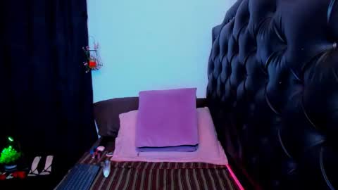 Snapshot of dakota__rosse chatting on 10/17/25, 10:34 Rosse online show from 10/17/25, 10:34