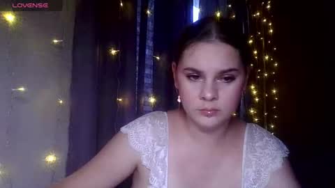 Snapshot of dakota_charm_ chatting on 06/24/26, 01:43 Dakota online show from 06/24/26, 01:43