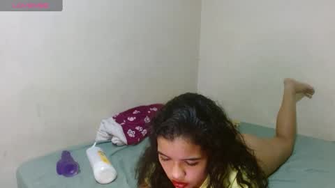 Snapshot of dakota_sweetx chatting on 01/12/25, 10:43 Dakota And Bellamy online show from 01/12/25, 10:43