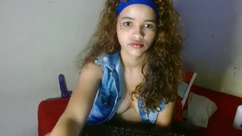 Snapshot of dakota_sweetx chatting on 02/27/25, 06:40 Dakota And Bellamy online show from 02/27/25, 06:40