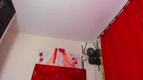 Snapshot of dakotaholand chatting on 10/15/25, 12:44 dakotaholand online show from 10/15/25, 12:44