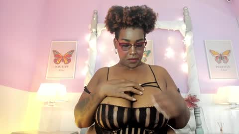 Snapshot of dakotasexshow2 chatting on 01/24/25, 08:00 Dakota Sex Show  online show from 01/24/25, 08:00