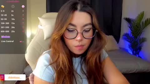 dakottaa__ online show from 09/12/25, 11:37