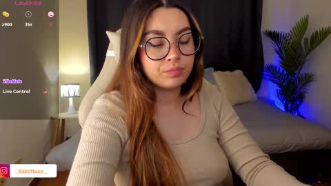 dakottaa__ online show from 10/21/25, 11:38