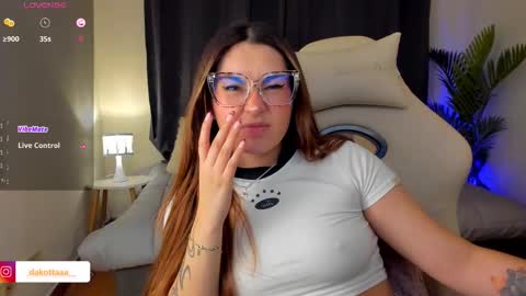 dakottaa__ online show from 10/23/25, 11:46