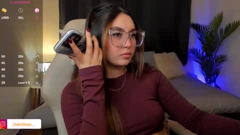 dakottaa__ online show from 11/25/25, 11:38