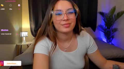 dakottaa__ online show from 12/01/25, 11:54