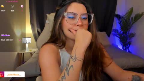 dakottaa__ online show from 01/14/26, 11:42