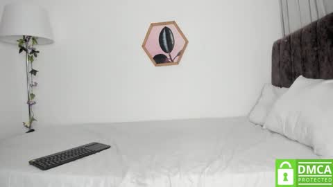 Snapshot of dalhila chatting on 10/28/25, 01:20 D A L H I L A online show from 10/28/25, 01:20