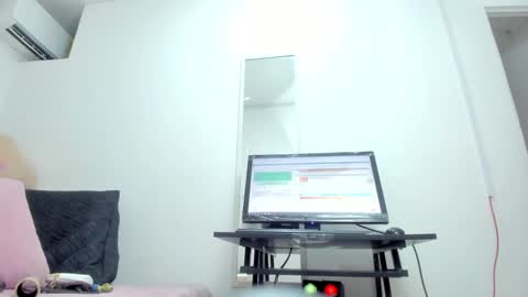 Snapshot of dalia_2 chatting on 02/05/25, 10:55 Ren online show from 02/05/25, 10:55