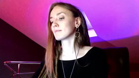 Snapshot of dalia_peach chatting on 12/15/24, 10:18 Dalia online show from 12/15/24, 10:18