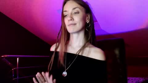 Snapshot of dalia_peach chatting on 12/15/24, 01:22 Dalia online show from 12/15/24, 01:22