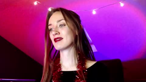 Snapshot of dalia_peach chatting on 12/17/24, 10:23 Dalia online show from 12/17/24, 10:23
