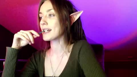 Snapshot of dalia_peach chatting on 12/20/24, 01:43 Dalia online show from 12/20/24, 01:43