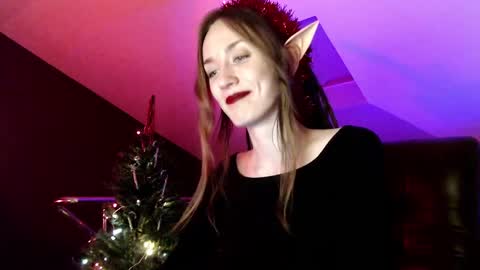 Snapshot of dalia_peach chatting on 12/24/24, 02:22 Dalia online show from 12/24/24, 02:22