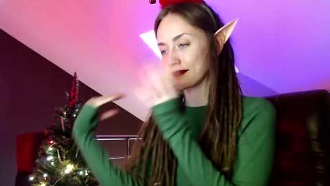 Snapshot of dalia_peach chatting on 12/25/24, 10:28 Dalia online show from 12/25/24, 10:28