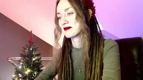 Snapshot of dalia_peach chatting on 12/27/24, 10:23 Dalia online show from 12/27/24, 10:23