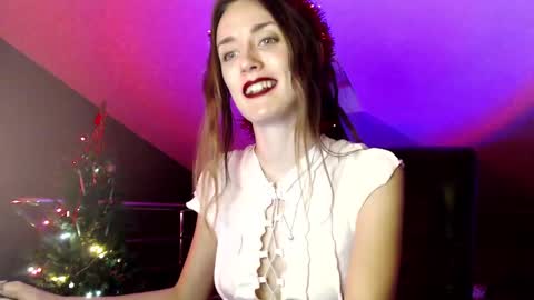 Snapshot of dalia_peach chatting on 12/28/24, 01:17 Dalia online show from 12/28/24, 01:17