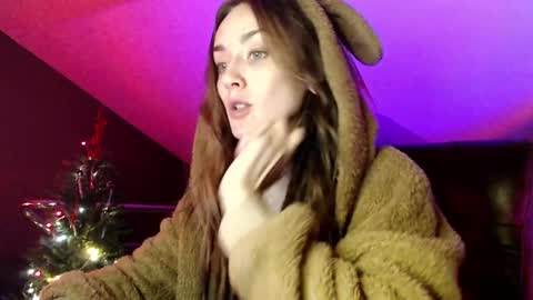 Snapshot of dalia_peach chatting on 12/29/24, 01:17 Dalia online show from 12/29/24, 01:17