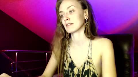 Snapshot of dalia_peach chatting on 01/10/25, 01:52 Dalia online show from 01/10/25, 01:52