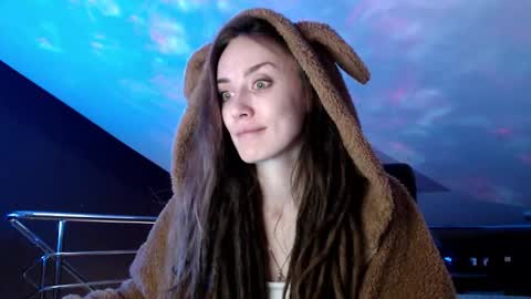 Snapshot of dalia_peach chatting on 02/20/25, 10:27 Dalia online show from 02/20/25, 10:27