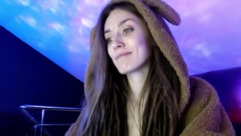 Snapshot of dalia_peach chatting on 02/20/25, 01:30 Dalia online show from 02/20/25, 01:30