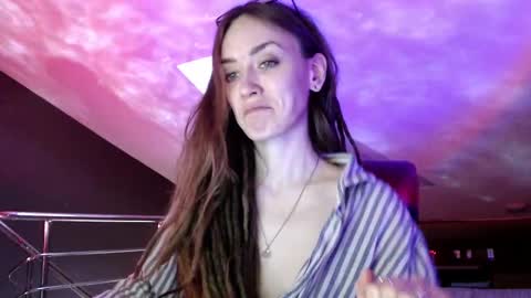 Snapshot of dalia_peach chatting on 02/24/25, 10:15 Dalia online show from 02/24/25, 10:15