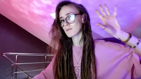 Snapshot of dalia_peach chatting on 02/25/25, 10:26 Dalia online show from 02/25/25, 10:26