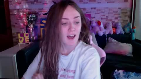 Snapshot of dalia_peach chatting on 11/23/25, 09:53 Dalia online show from 11/23/25, 09:53