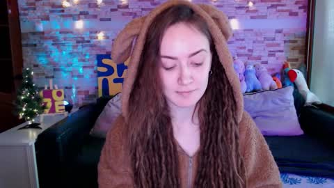 Snapshot of dalia_peach chatting on 12/05/25, 09:51 Dalia online show from 12/05/25, 09:51