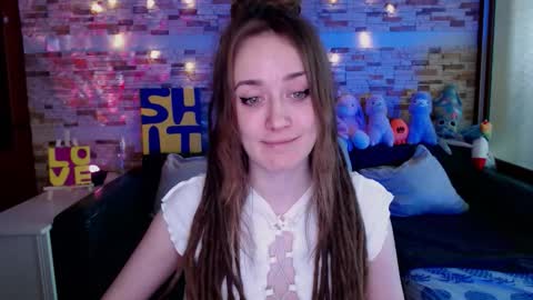 Snapshot of dalia_peach chatting on 12/21/25, 09:38 Dalia online show from 12/21/25, 09:38