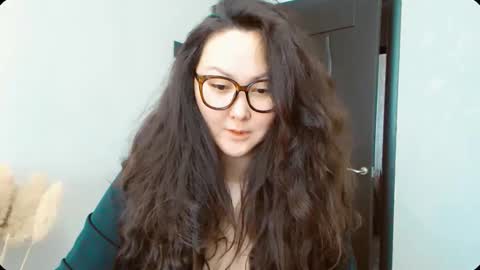 Snapshot of dalidayes chatting on 11/04/25, 05:28 Dali online show from 11/04/25, 05:28