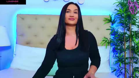 daliyaa_ online show from 10/02/25, 12:01