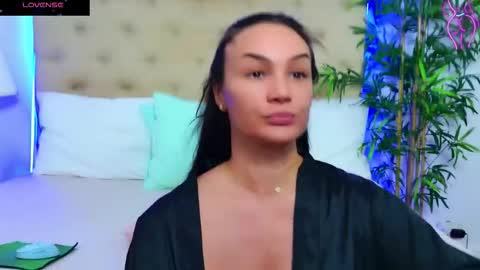 daliyaa_ online show from 10/06/25, 12:13