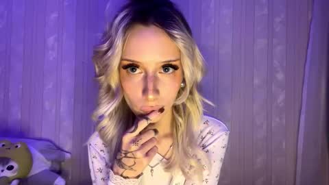 Snapshot of dallaspember chatting on 12/15/25, 02:10 dallaspember online show from 12/15/25, 02:10