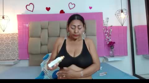 Snapshot of damaryleon chatting on 12/15/25, 07:07 damaryleon online show from 12/15/25, 07:07