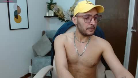 Snapshot of dami_duarte chatting on 12/16/25, 01:32 Damian Duarte online show from 12/16/25, 01:32