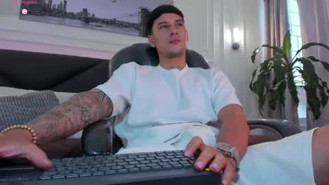 DAMIAN online show from 04/01/26, 03:42