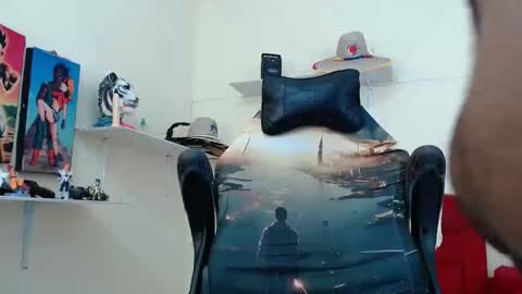 Snapshot of damian64436171 chatting on 10/27/25, 10:25 damian64436171 online show from 10/27/25, 10:25